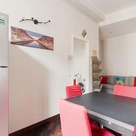 Guesthost - Cozy Balcony Meda شقة ميلان