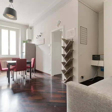 Guesthost - Cozy Balcony Meda * Milaan