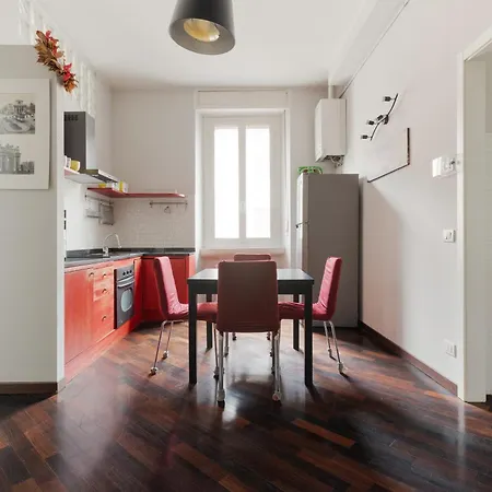 Guesthost - Cozy Balcony Meda Appartement
